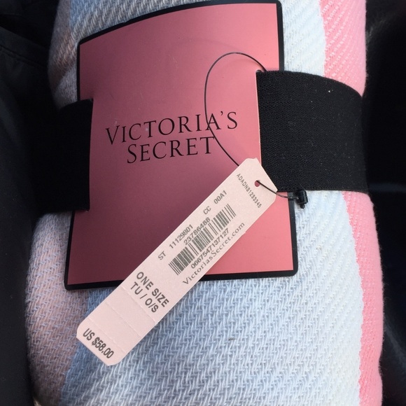 PINK Victoria's Secret Beach Kit - Picture 2 of 2